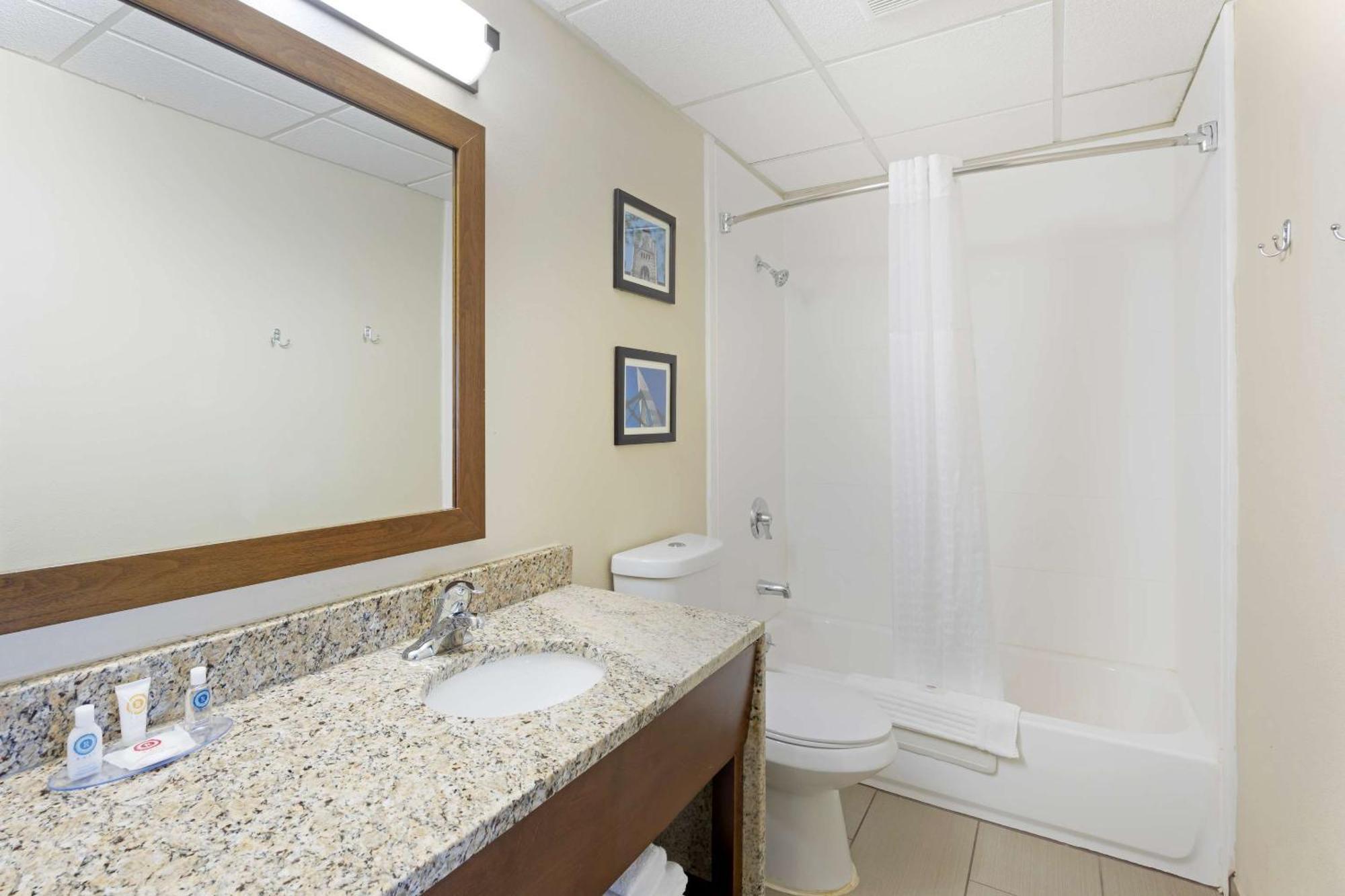 Comfort Inn & Suites Wichita Luaran gambar