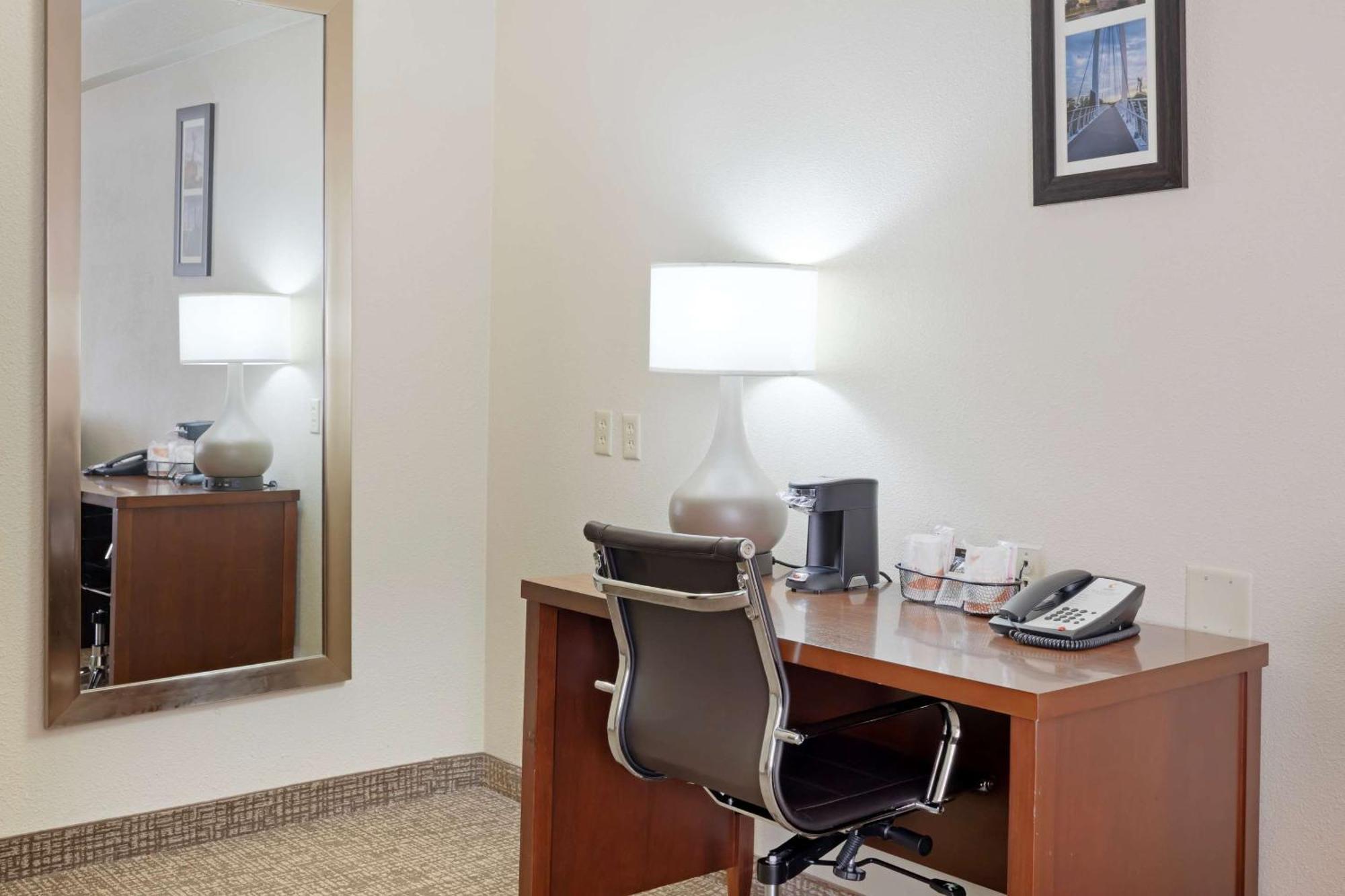 Comfort Inn & Suites Wichita Luaran gambar