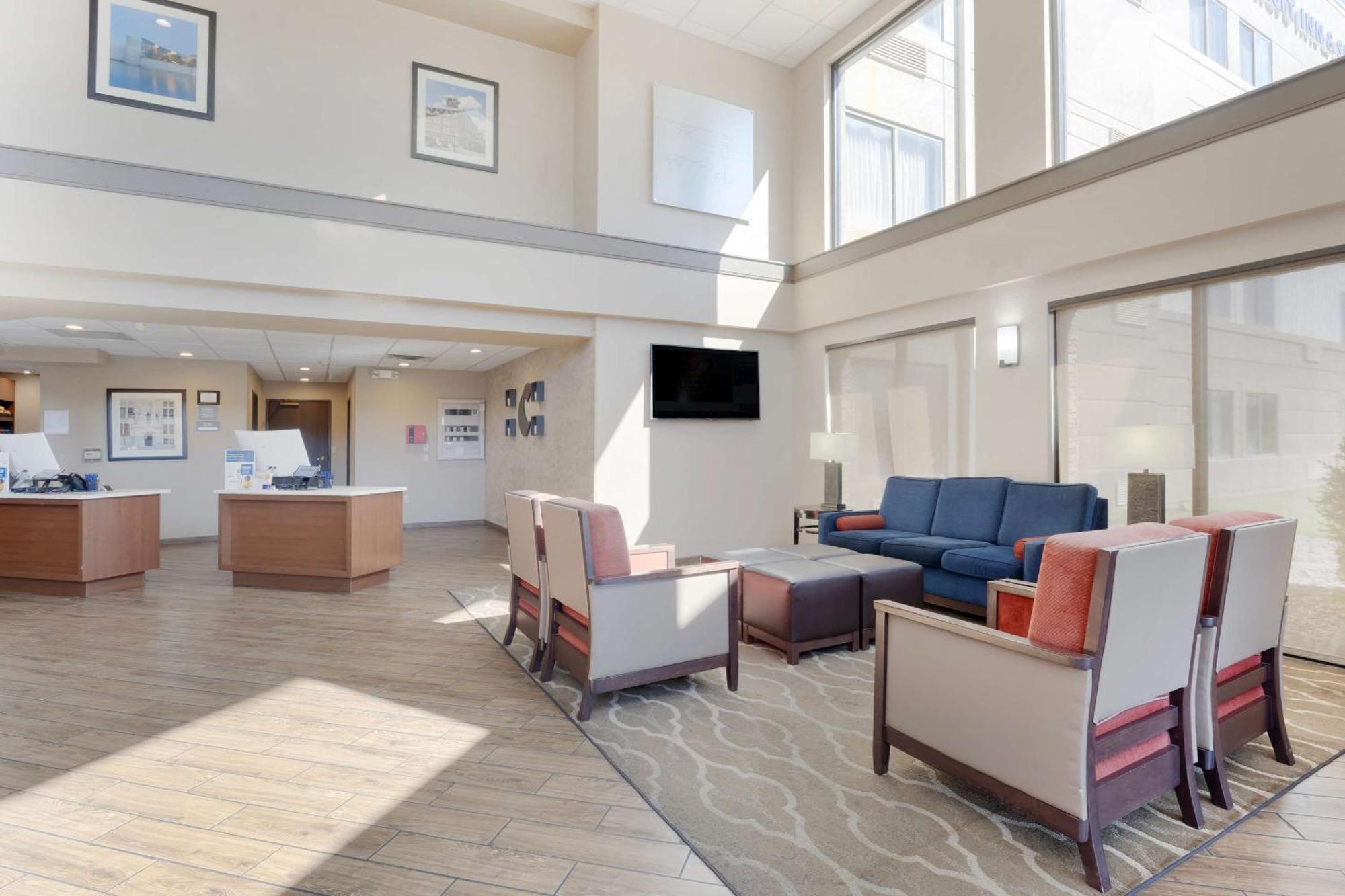 Comfort Inn & Suites Wichita Luaran gambar