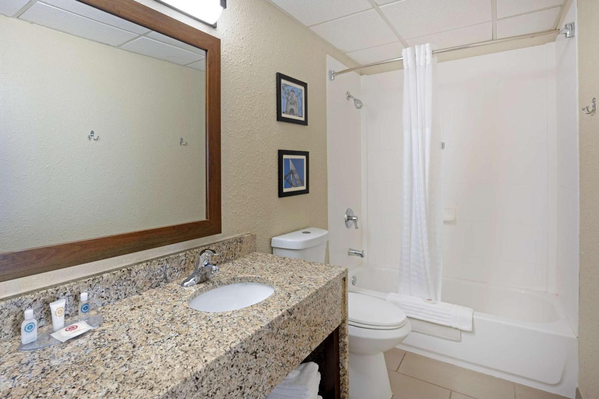 Comfort Inn & Suites Wichita Luaran gambar